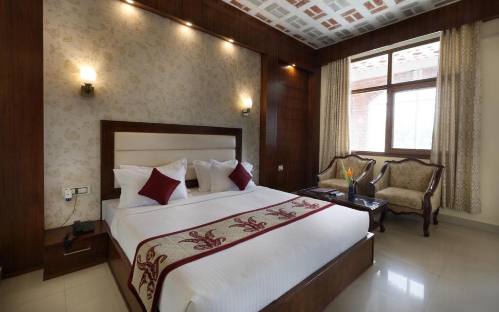 Royale Resorts photo