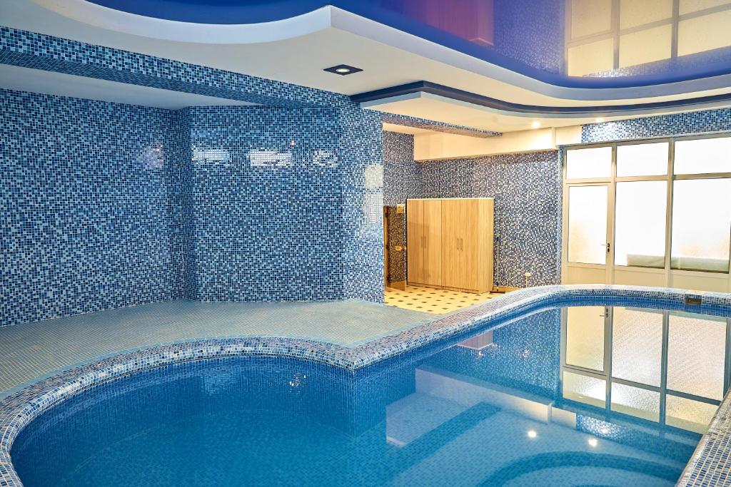 Swimming pool, Queens Hotel in Tashkent