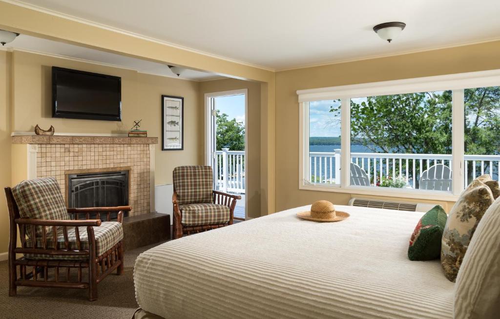 Silver Birches resort room with lake view