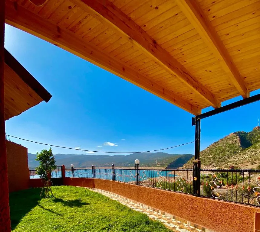 Scenic Lakeview House Near 5-Star Widian Hotel, hotel v destinaci Bin el Ouidane
