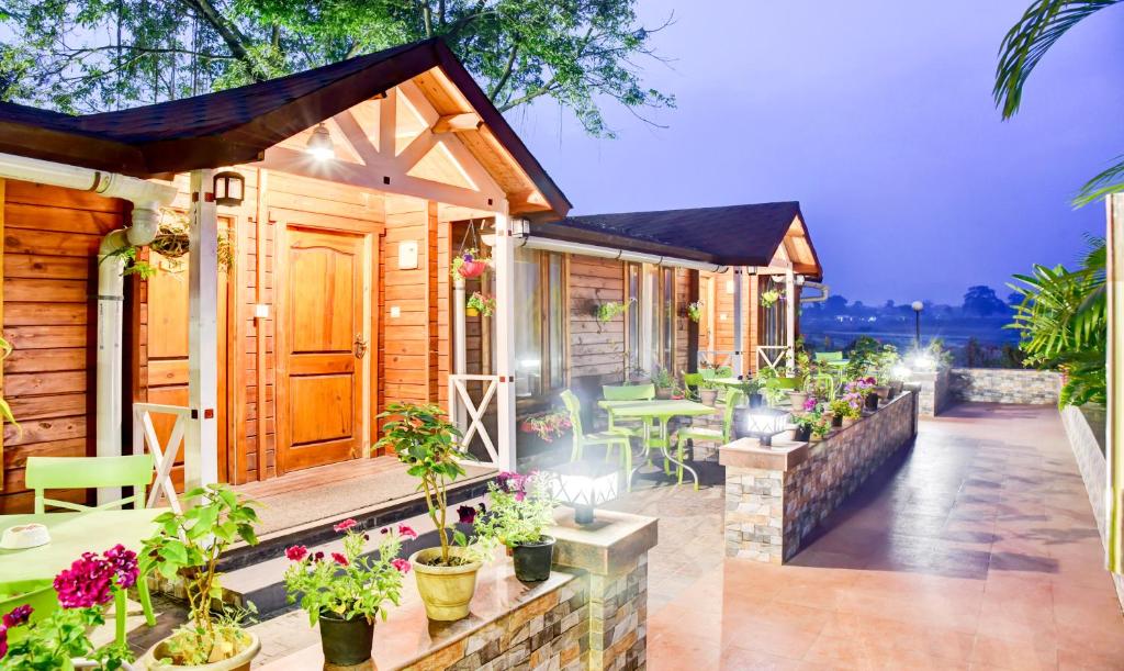 Treebo Tryst Blue Mountain Country Club AND Resort photo