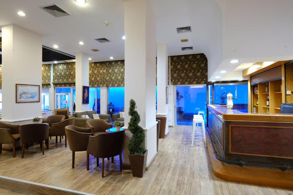 Flamingo Beach Hotel Photo 7