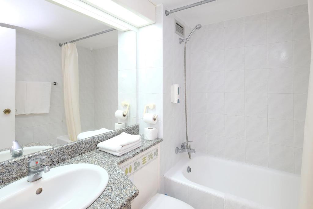 Flamingo Beach Hotel Photo 13