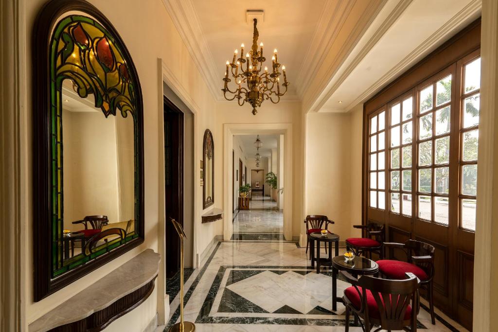 Bar/lounge, Maidens Hotel in New Delhi and NCR