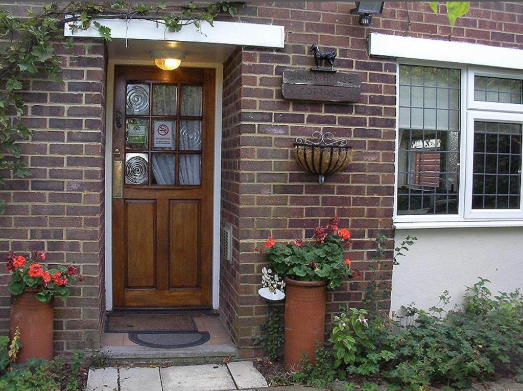 Black horse cottage photo