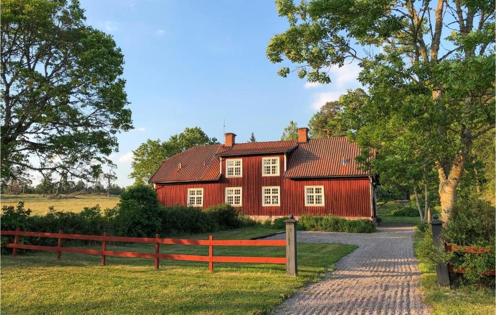 Amazing Home In Mantorp With 3 Bedrooms And Wifi