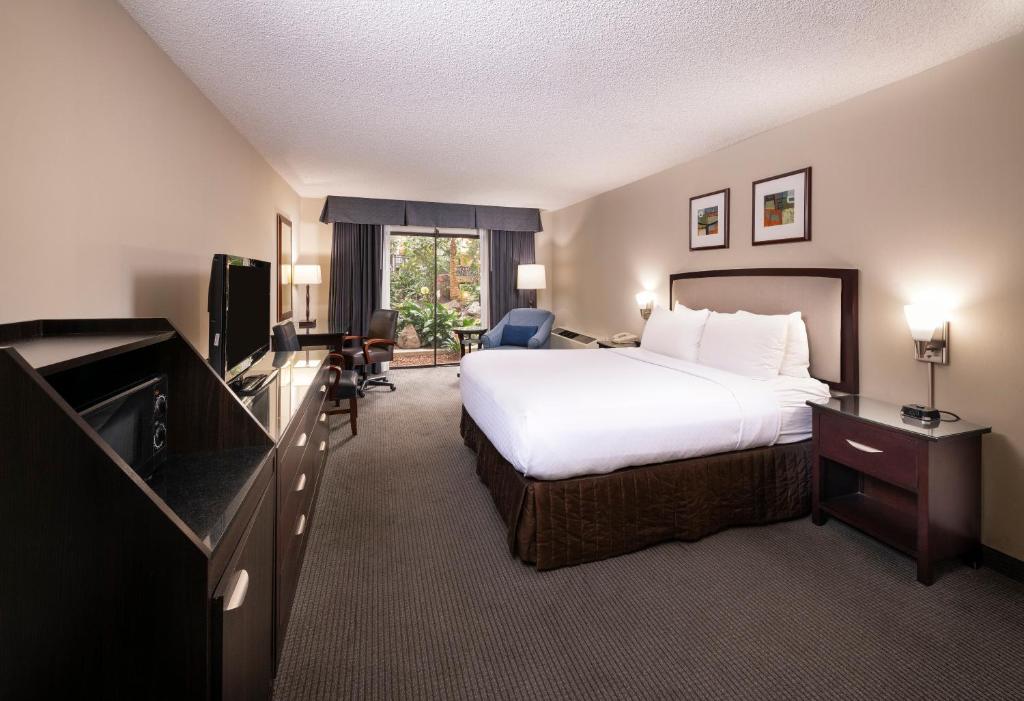 Concord Plaza Hotel photo