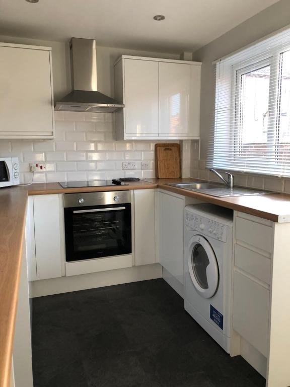 spacious 2 bedroom house, Shotton