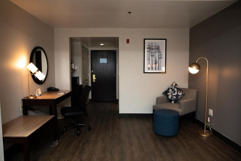 Wingate By Wyndham Dfw / North Irving Photo 13