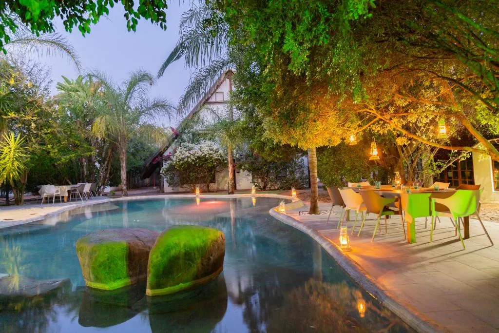 Out of Africa Town Lodge, hotel in Otjiwarongo