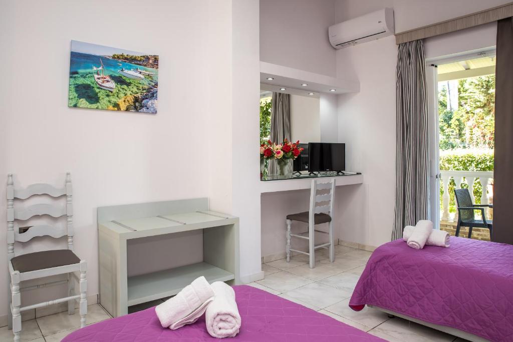Tom & John Center — Hotel rooms in Tsilivi, Ionian Islands