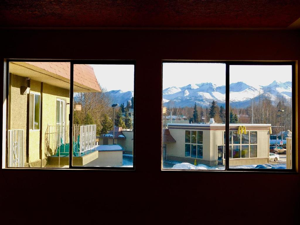 アメリカズ ベスト バリュー イン&スイーツ アンカレッジ エアポート (Americas Best Value Inn & Suites Anchorage Airport) 眺望