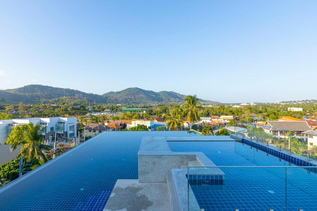 Sara's Nest - Top Floor Seaview apartments, Nai Harn pláž