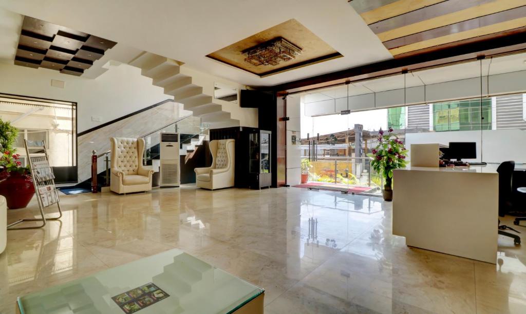 フロント・ロビー