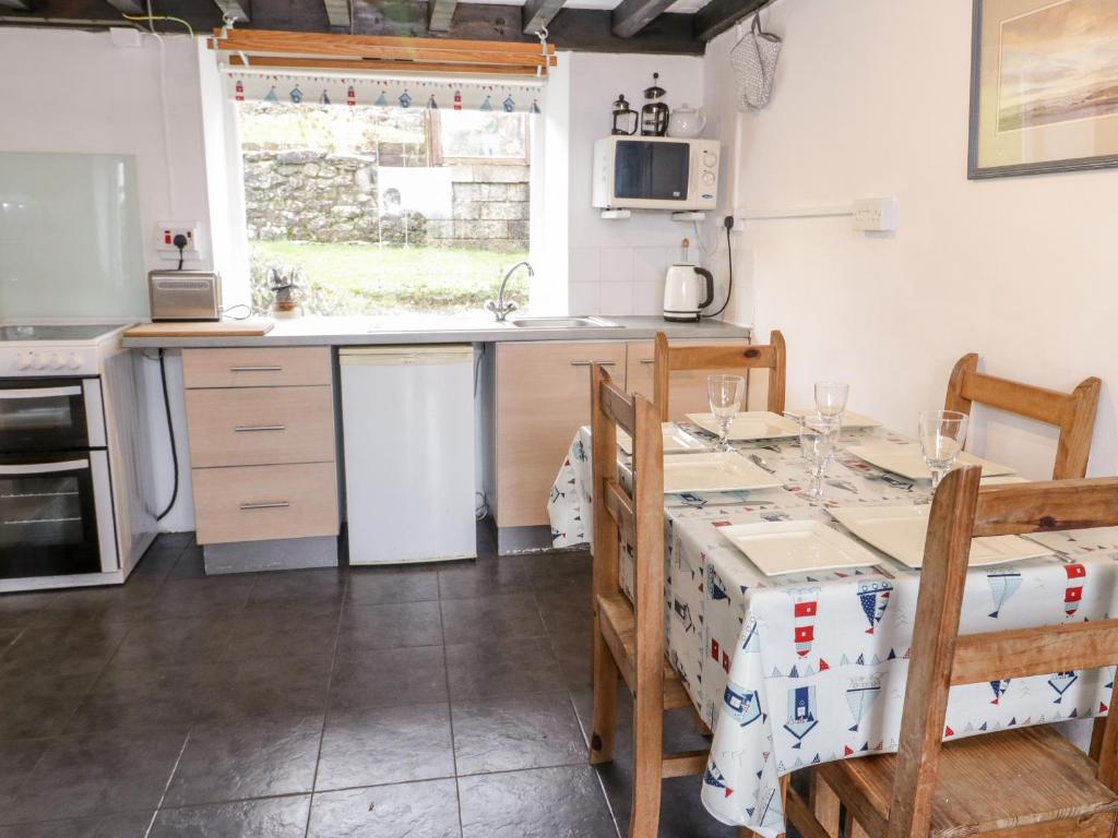 Bron Heulog Cottage, Beaumaris photo 4