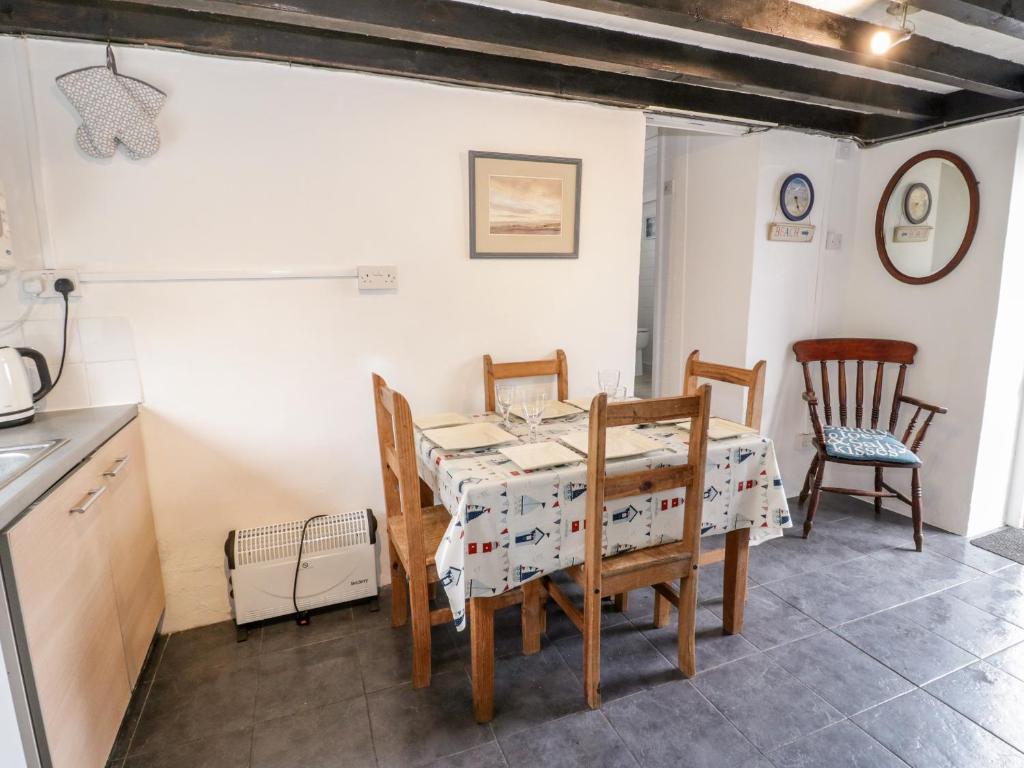 Bron Heulog Cottage, Beaumaris photo 3