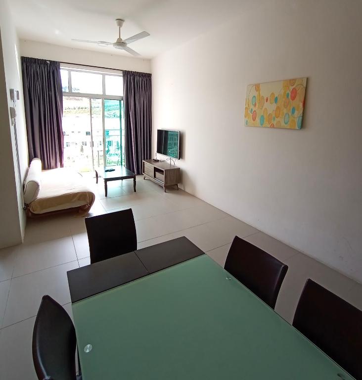 Cameron's Square Apartment