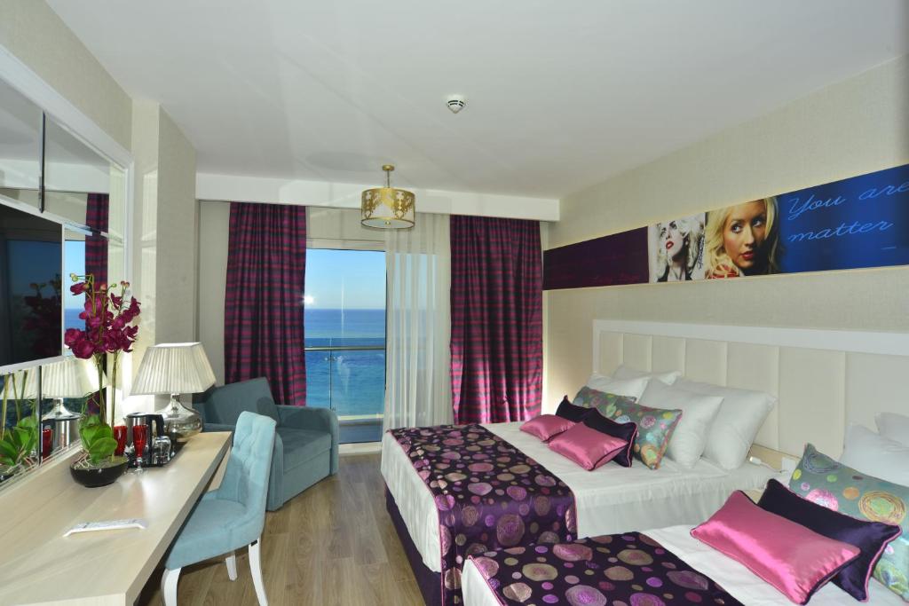 Azura Deluxe Resort & Spa - Ultra All Inclusive — Hotel rooms in Avsallar