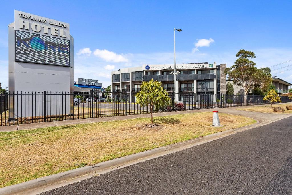 Quality Hotel Taylors Lakes photo