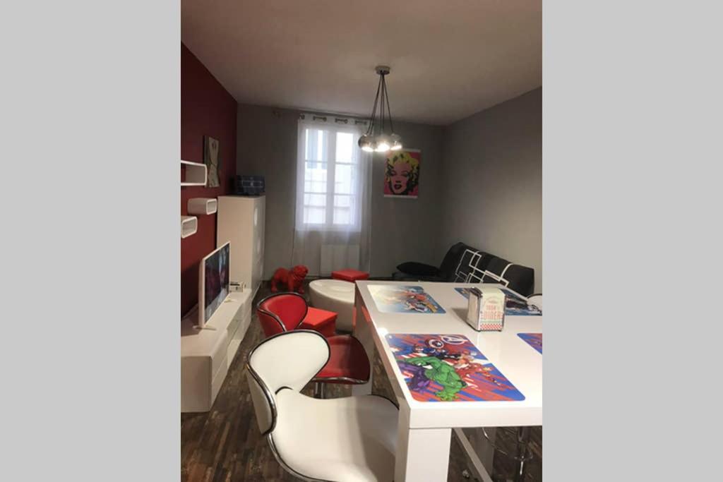 APPARTEMENT STYLE POP ART avec GARAGE CENTRE HISTORIQUE BEZIERS - 4