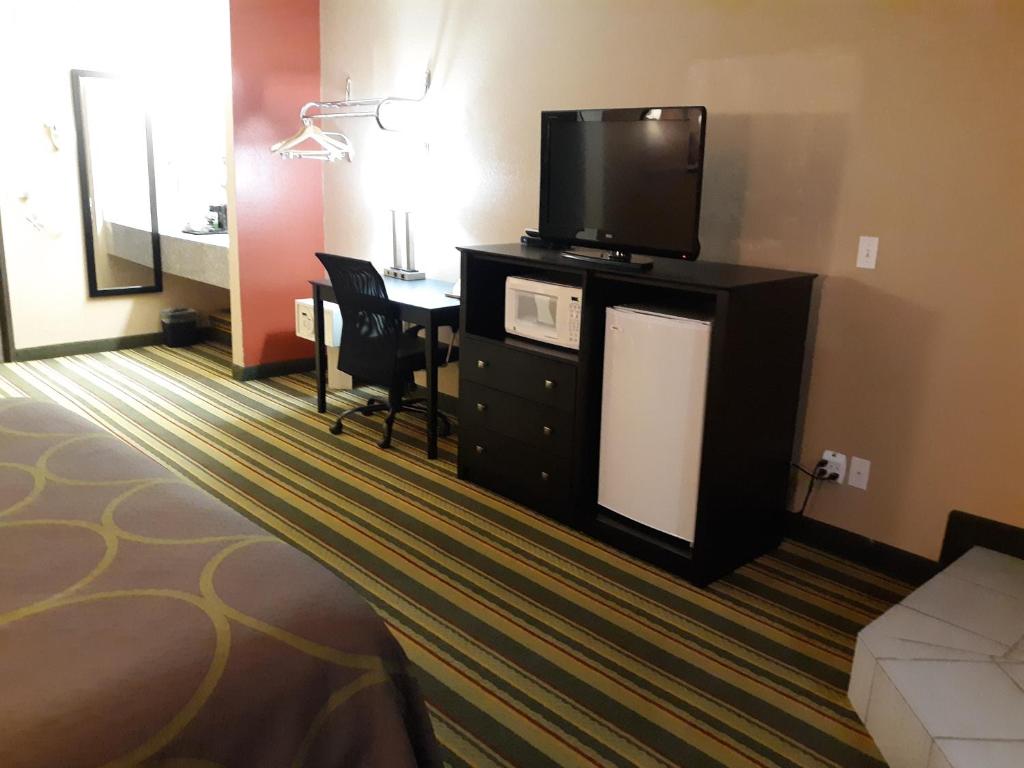 Super 8 By Wyndham Mound City Photo 28