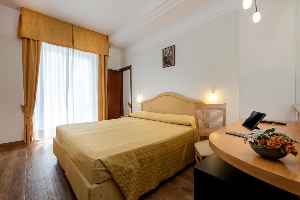 Hotel Astor photo