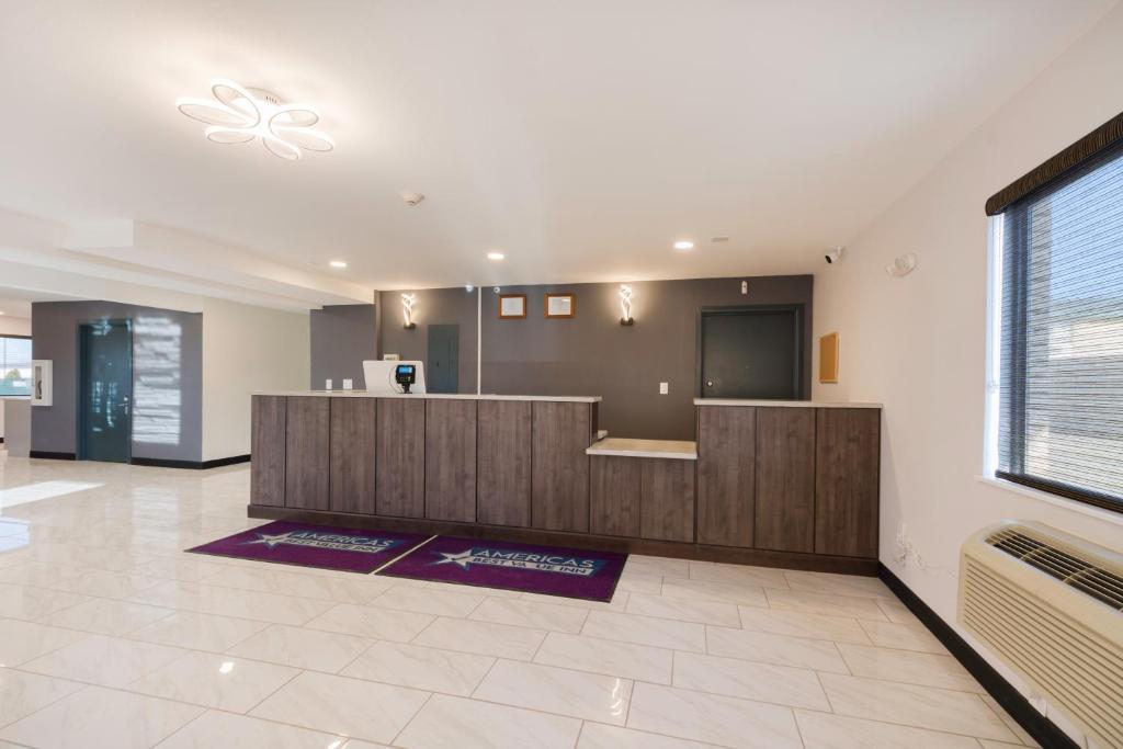 Americas Best Value Inn East Peoria photo