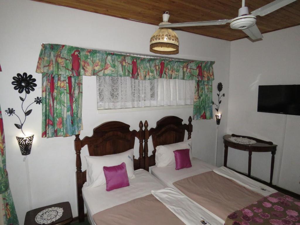 Parrot Lodge photo