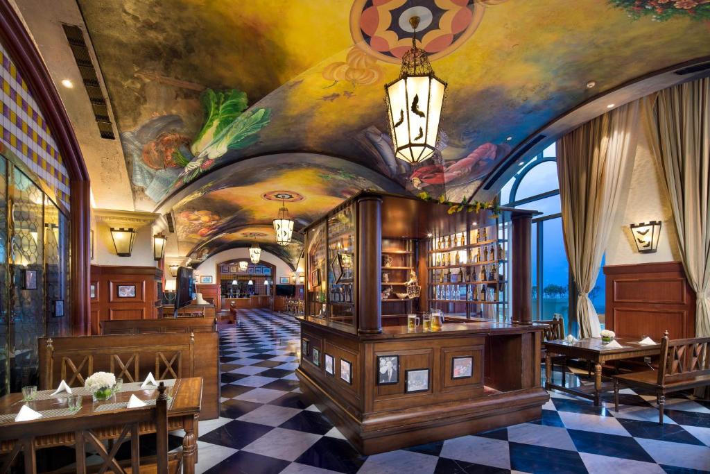 Bar/ Salón