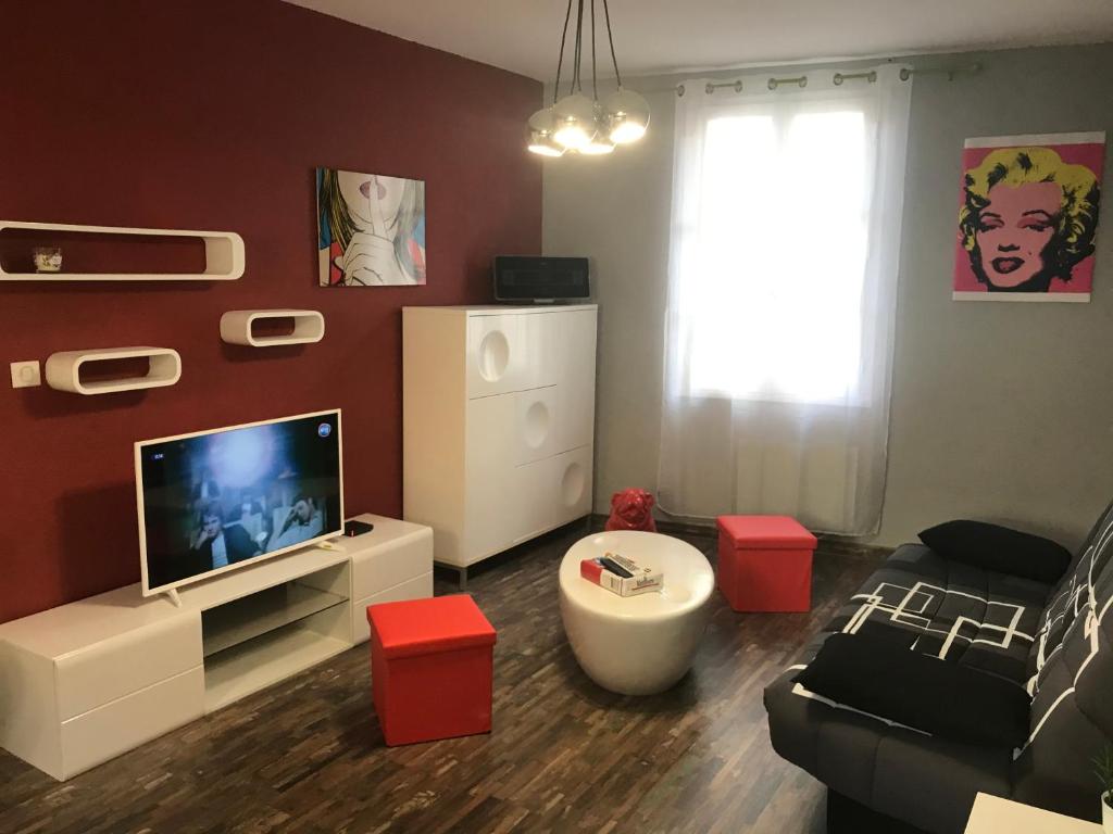 APPARTEMENT STYLE POP ART avec GARAGE CENTRE HISTORIQUE BEZIERS - 1