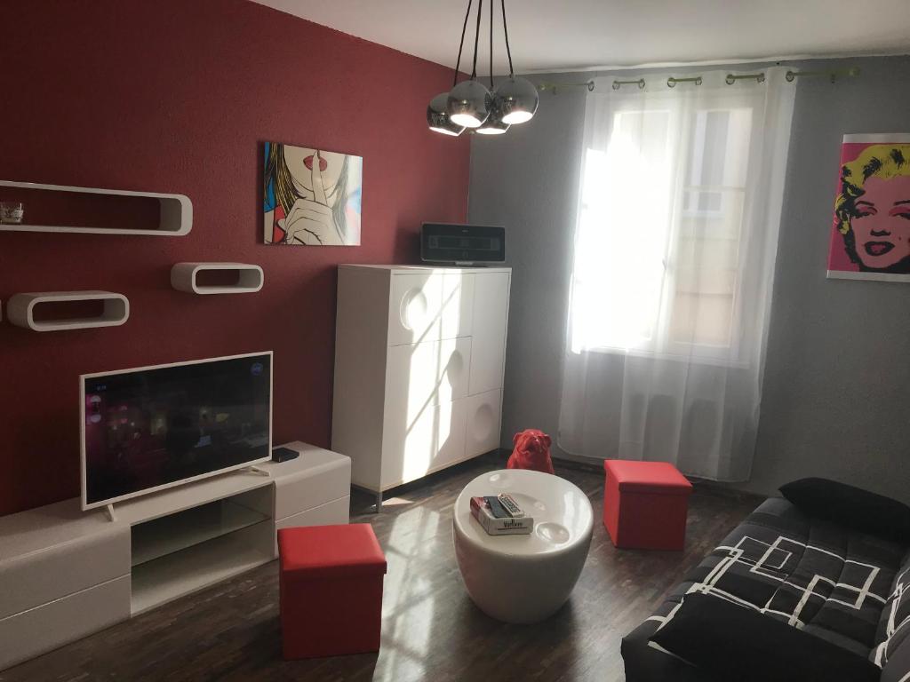 APPARTEMENT STYLE POP ART avec GARAGE CENTRE HISTORIQUE BEZIERS - 2