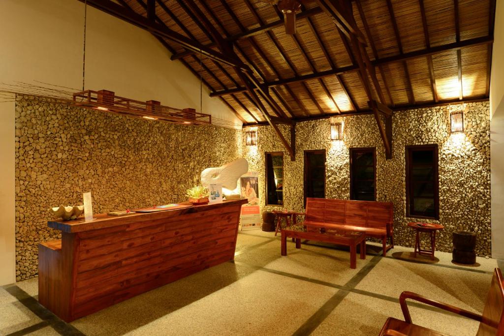 Front desk [24-hour]