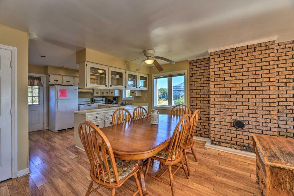 East of the Sun Beachside Apartment with Deck! photo