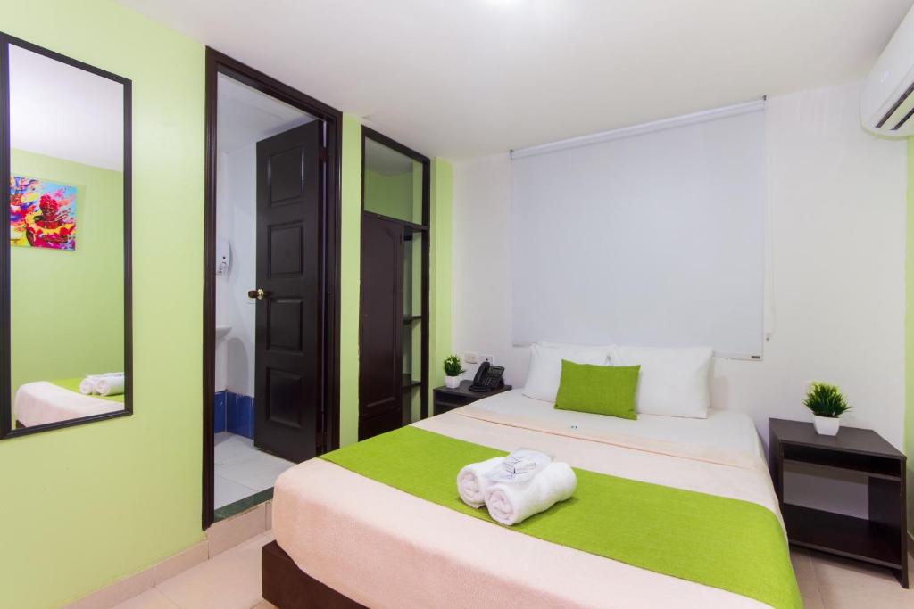 Hotel Avexi Suites By GEH Suites photo