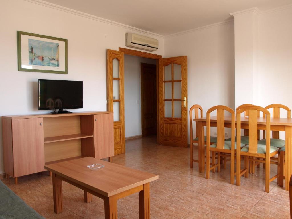 Apartamentos Maracay — Hotel rooms in Roquetas de Mar, Andalusia