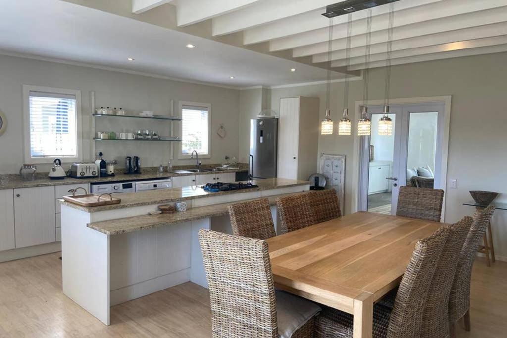 Summit Song - Thesen Island, Knysna