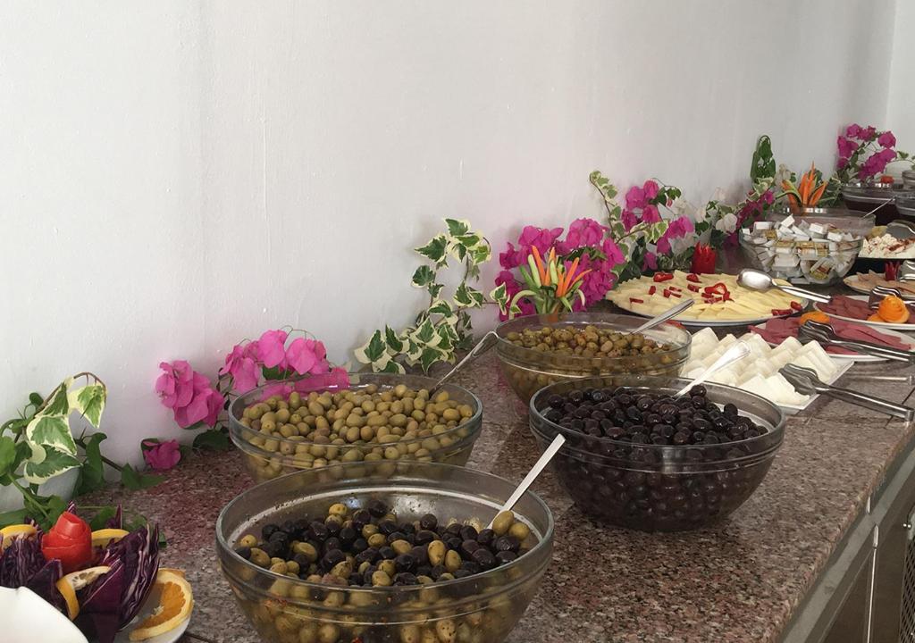 Yiyecek ve İçecekler