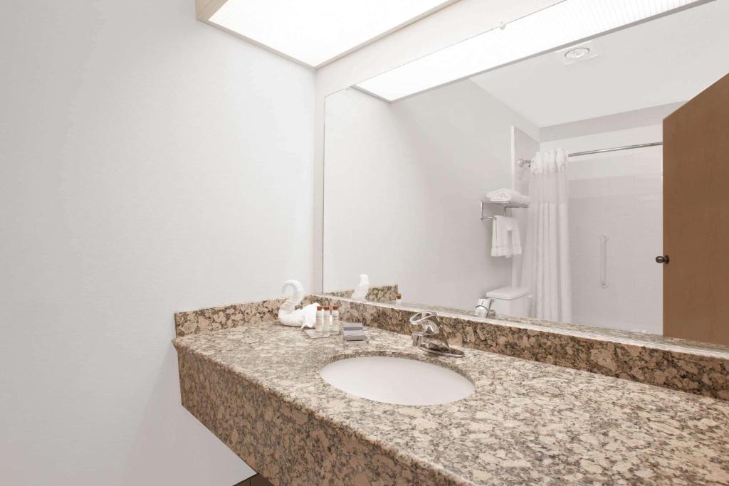 Hawthorn Suites - Seattle South/Kent Photo 7