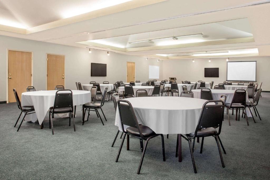 Hawthorn Suites - Seattle South/Kent Photo 8