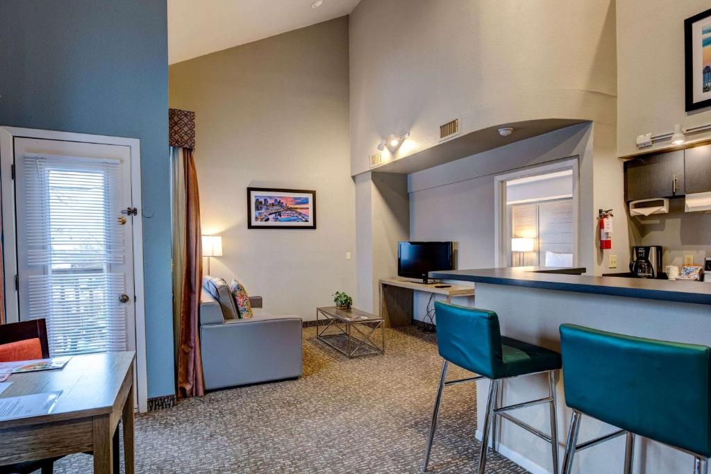 Hawthorn Suites - Seattle South/Kent Photo 12