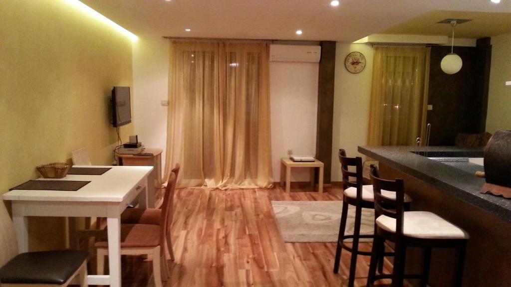 J & P Apartments photo