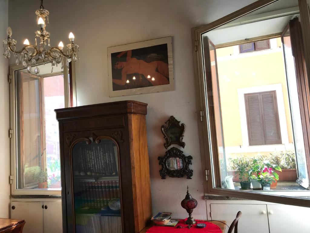 ROOM for rent IN AN ANCIENT PALACE IN ROME TRASTEVERE - 2