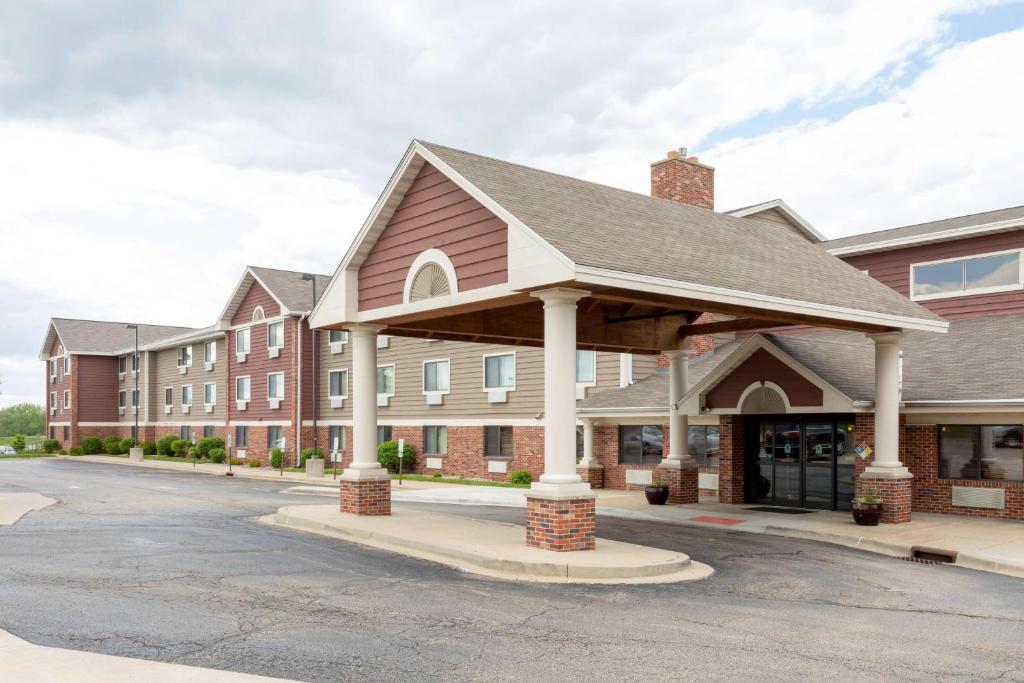 AmericInn by Wyndham Peoria photo