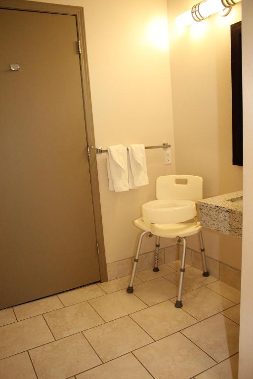 Ramada by Wyndham Edmonton South photo