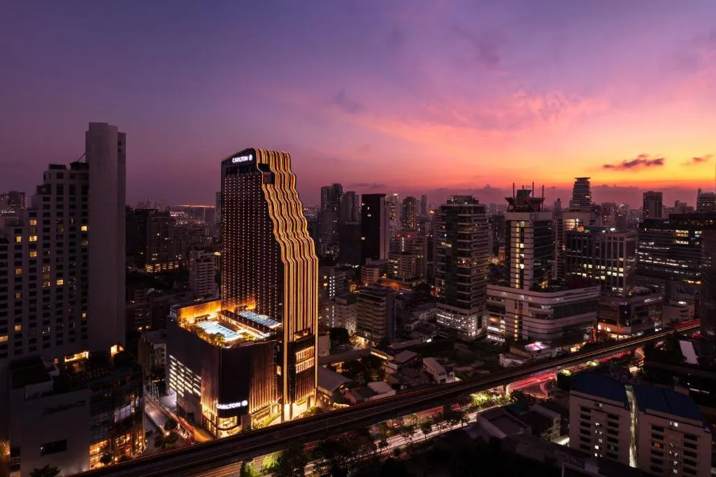 Carlton Hotel Bangkok Sukhumvit，位于曼谷的酒店