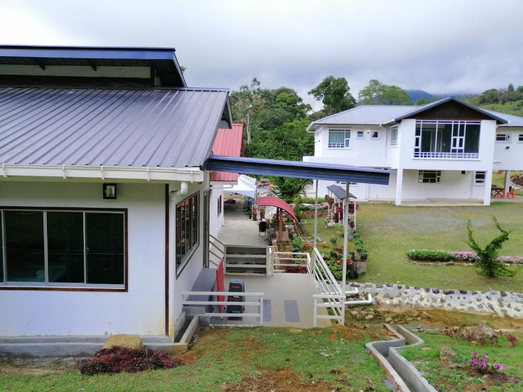 Sling N Stone Vacation Homes, Mt Kinabalu photo