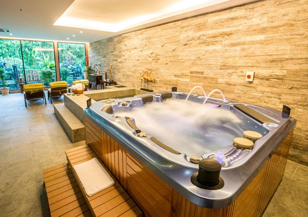 Hot tub, The Orchard Resort & Spa, Melaka in Malacca