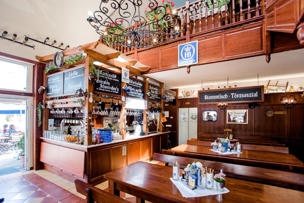 Restaurant, Harom a Kislany Panzio in Hévíz