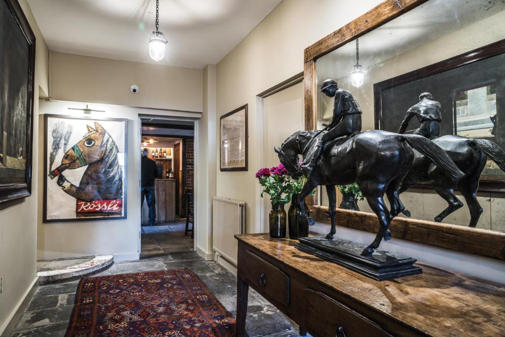 The Horse and Groom Inn — Hotel in Funtington