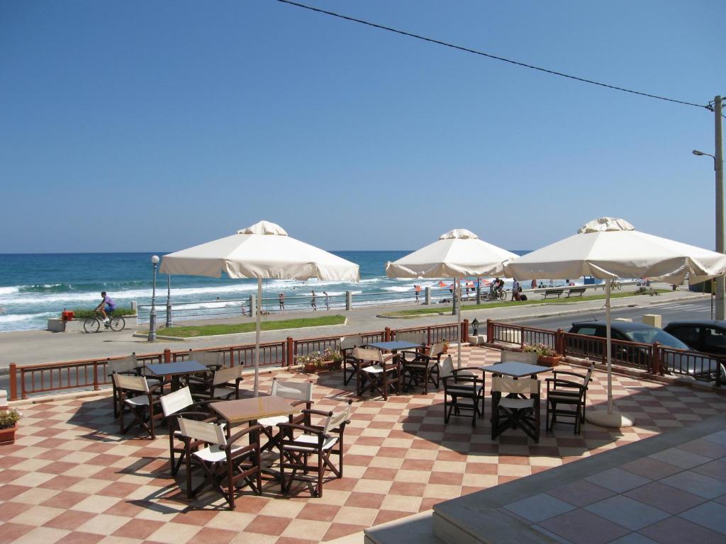 Blue Sea Hotel Apartments — Restaurant & bars in Rethymnon